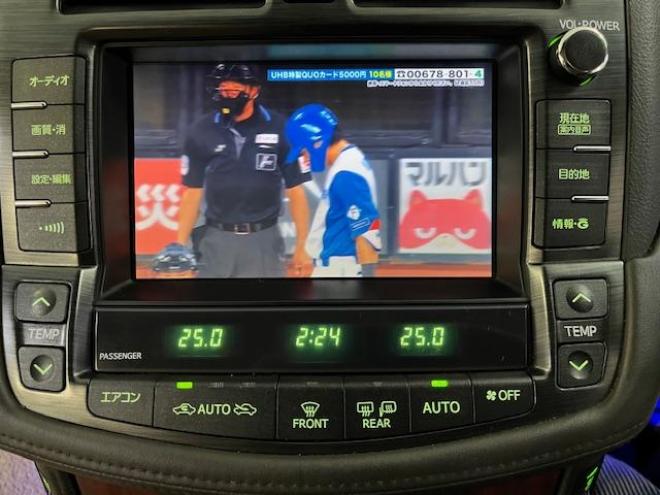 クラウンロイヤルサルーン　ｉ－Ｆｏｕｒ　Ｕパッケージ　寒冷地仕様　禁煙車　純正レザーシート　社外１７インチＡＷ　純正１６ＡＷ＋スタッドレスタイヤ付　純正ＨＤＤナビ　フルセグ地デジ　ＤＶＤ再生　Ｂｌｕｅｔｏｏｔｈオーディオ　バックカメラ　両席シートヒーター 4WD 3000 4Dr