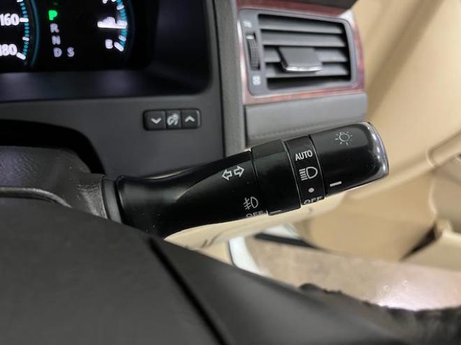 クラウンロイヤルサルーン　ｉ－Ｆｏｕｒ　Ｕパッケージ　寒冷地仕様　禁煙車　純正レザーシート　社外１７インチＡＷ　純正１６ＡＷ＋スタッドレスタイヤ付　純正ＨＤＤナビ　フルセグ地デジ　ＤＶＤ再生　Ｂｌｕｅｔｏｏｔｈオーディオ　バックカメラ　両席シートヒーター 4WD 3000 4Dr