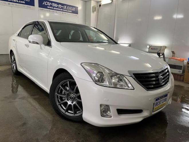 クラウンロイヤルサルーン　ｉ－Ｆｏｕｒ　Ｕパッケージ　寒冷地仕様　禁煙車　純正レザーシート　社外１７インチＡＷ　純正１６ＡＷ＋スタッドレスタイヤ付　純正ＨＤＤナビ　フルセグ地デジ　ＤＶＤ再生　Ｂｌｕｅｔｏｏｔｈオーディオ　バックカメラ　両席シートヒーター 4WD 3000 4Dr