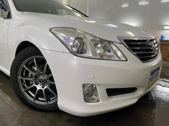 クラウンロイヤルサルーン　ｉ－Ｆｏｕｒ　Ｕパッケージ　寒冷地仕様　禁煙車　純正レザーシート　社外１７インチＡＷ　純正１６ＡＷ＋スタッドレスタイヤ付　純正ＨＤＤナビ　フルセグ地デジ　ＤＶＤ再生　Ｂｌｕｅｔｏｏｔｈオーディオ　バックカメラ　両席シートヒーター 4WD 3000 4Dr