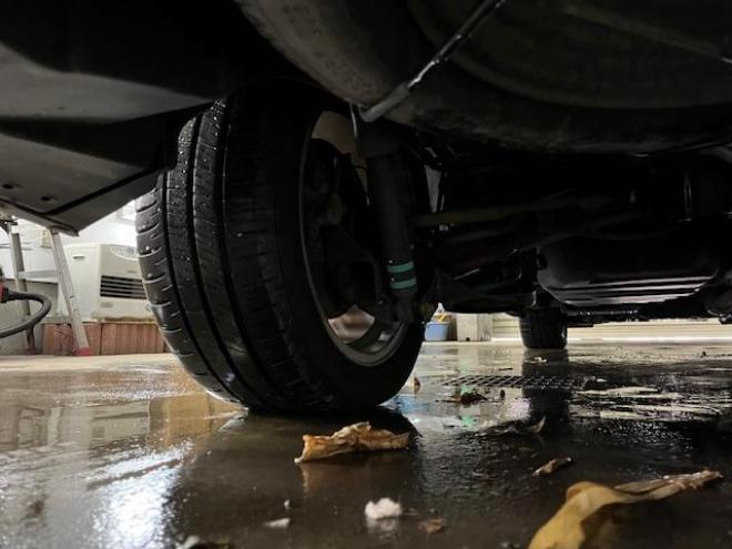 ヴェルファイア２．４Ｚ　ゴールデンアイズ　後期型　禁煙車　両側パワースライドドア　パワーバックドア　純正ハーフレザーシート　純正１８インチＡＷ　社外１６ＡＷ＋スタッドレスタイヤ付　ＨＩＤヘッドライト　クルーズコントロール　前後ソナー　ＥＴＣ 4WD 2400 5Dr