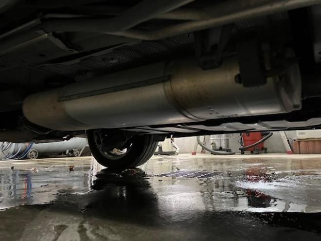 ヴェルファイア２．４Ｚ　ゴールデンアイズ　後期型　禁煙車　両側パワースライドドア　パワーバックドア　純正ハーフレザーシート　純正１８インチＡＷ　社外１６ＡＷ＋スタッドレスタイヤ付　ＨＩＤヘッドライト　クルーズコントロール　前後ソナー　ＥＴＣ 4WD 2400 5Dr