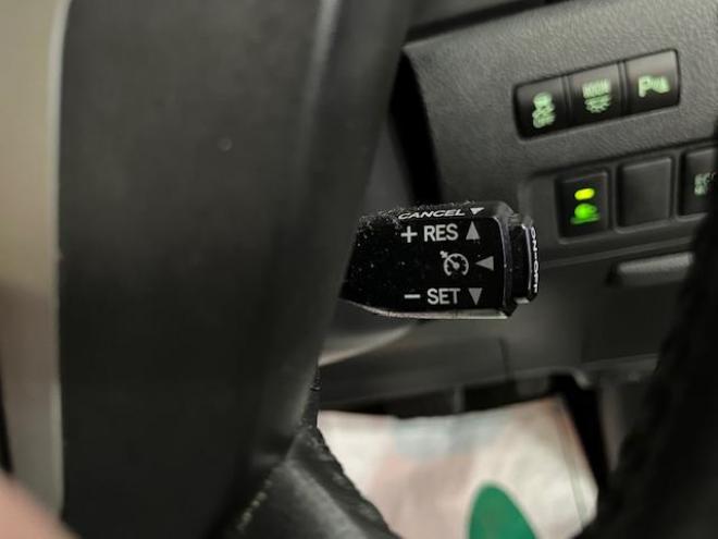 ヴェルファイア２．４Ｚ　ゴールデンアイズ　後期型　禁煙車　両側パワースライドドア　パワーバックドア　純正ハーフレザーシート　純正１８インチＡＷ　社外１６ＡＷ＋スタッドレスタイヤ付　ＨＩＤヘッドライト　クルーズコントロール　前後ソナー　ＥＴＣ 4WD 2400 5Dr