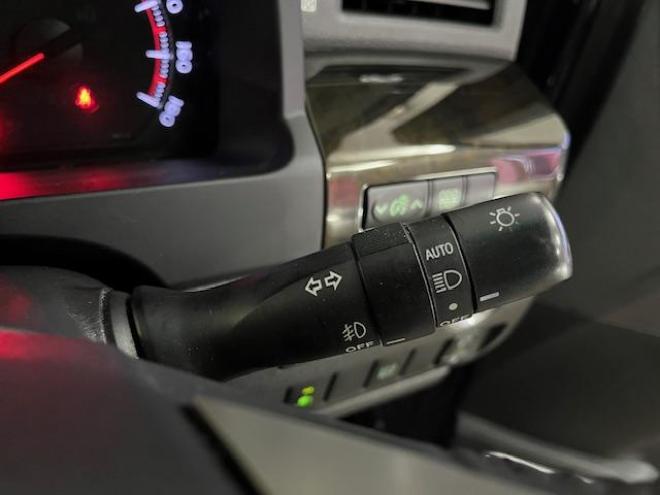 ヴェルファイア２．４Ｚ　ゴールデンアイズ　後期型　禁煙車　両側パワースライドドア　パワーバックドア　純正ハーフレザーシート　純正１８インチＡＷ　社外１６ＡＷ＋スタッドレスタイヤ付　ＨＩＤヘッドライト　クルーズコントロール　前後ソナー　ＥＴＣ 4WD 2400 5Dr