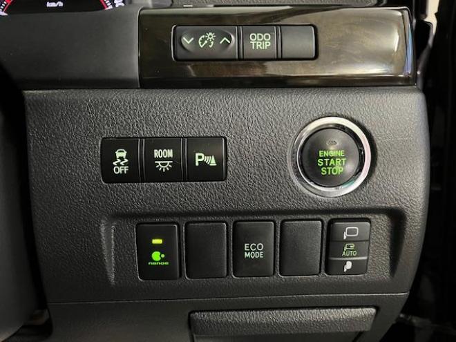 ヴェルファイア２．４Ｚ　ゴールデンアイズ　後期型　禁煙車　両側パワースライドドア　パワーバックドア　純正ハーフレザーシート　純正１８インチＡＷ　社外１６ＡＷ＋スタッドレスタイヤ付　ＨＩＤヘッドライト　クルーズコントロール　前後ソナー　ＥＴＣ 4WD 2400 5Dr