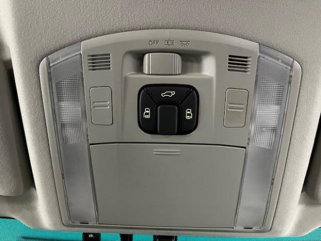 ヴェルファイア２．４Ｚ　ゴールデンアイズ　後期型　禁煙車　両側パワースライドドア　パワーバックドア　純正ハーフレザーシート　純正１８インチＡＷ　社外１６ＡＷ＋スタッドレスタイヤ付　ＨＩＤヘッドライト　クルーズコントロール　前後ソナー　ＥＴＣ 4WD 2400 5Dr