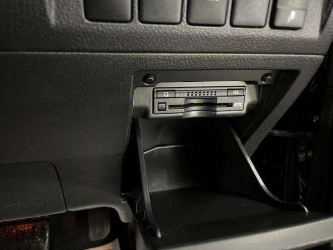 ヴェルファイア２．４Ｚ　ゴールデンアイズ　後期型　禁煙車　両側パワースライドドア　パワーバックドア　純正ハーフレザーシート　純正１８インチＡＷ　社外１６ＡＷ＋スタッドレスタイヤ付　ＨＩＤヘッドライト　クルーズコントロール　前後ソナー　ＥＴＣ 4WD 2400 5Dr