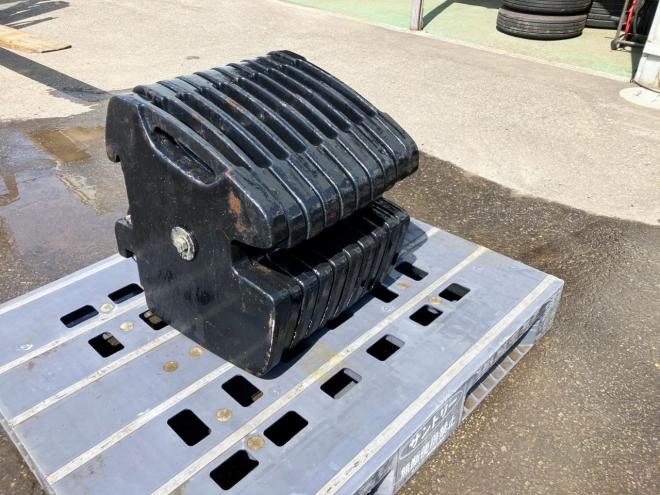 農機補助部品マッセイファガソン　中古　トラクターウェイト55kg×10枚　農機具