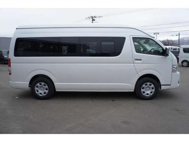 ハイエース2.7 グランドキャビン 4WD　登録済未使用車 走行6キロ　パノラミックビューモニター デジタルインナーミラー　LEDヘッドランプ　LEDフォグランプ　ホワイトパールクリスタルシャイン　メーカー保証付 登録済未使用車 2700