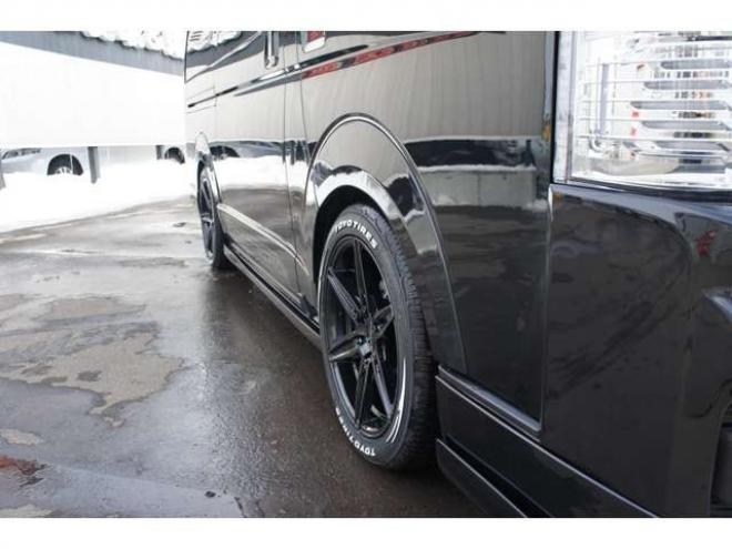 ハイエース2.7 GL ロング ファインテックツアラー 4WD　415COBRA　ファントムヘッドライトシステム&フェイスリフトキット&F/S/R/ルーフスポ/ボンネット/プレステージテールランプ&新作バッドラッカーHP-6　18インチAW　TOYO　H30　225/50R18 2700