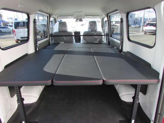 タウンエースバン1.5 GL 4WD　登録済未使用車/スマートアシスト/LEDヘッドライト/ベッドキット/MAD CROSS14インチホイール+ジオランダーX-AT/キーレス/アイドリングストップ 登録済未使用車 1500