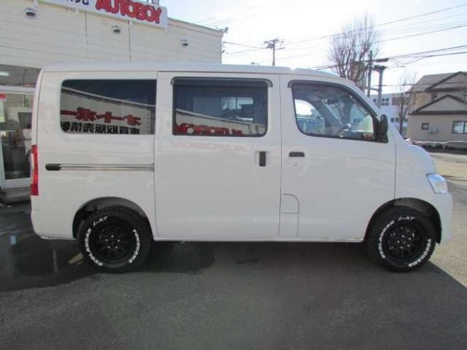 タウンエースバン1.5 GL 4WD　登録済未使用車/スマートアシスト/LEDヘッドライト/ベッドキット/MAD CROSS14インチホイール+ジオランダーX-AT/キーレス/アイドリングストップ 登録済未使用車 1500