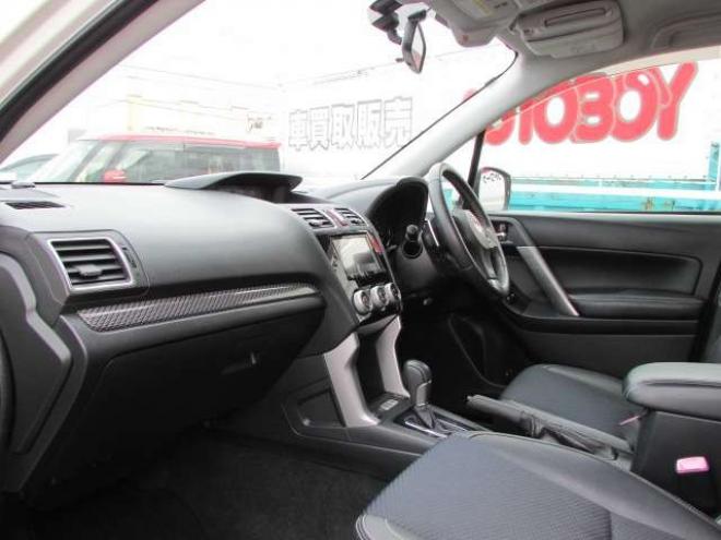 フォレスター2.0 S リミテッド 4WD　アイサイト/アイドリングストップ/シートヒーター/社外ナビ/フルセグ/バックカメラ/フリップダウンモニター/ETC/レーダークルーズコントロール 2000