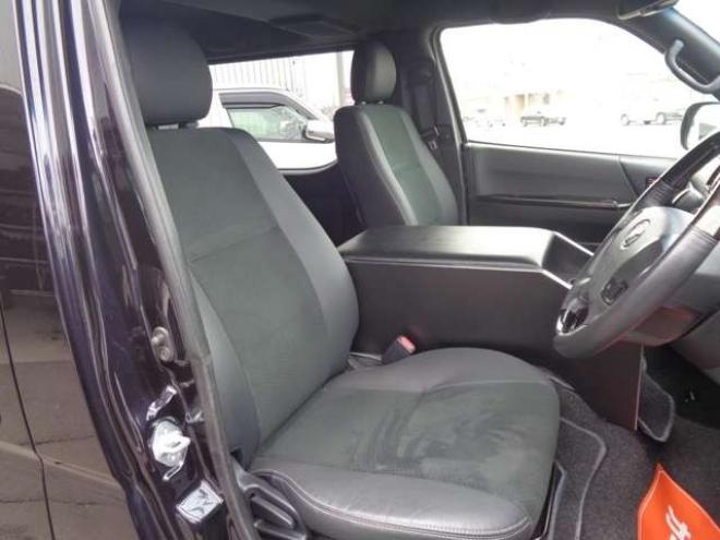 レジアスエース2.8 スーパーGL ダークプライムII ロングボディ ディーゼルターボ 4WD　415COBRA　S-6ボンネット&クリーンルック3Fリップ&ステージ2ルーフスポイラー&バッドラッカーSD-6　17インチAW　ヨコハマPARADA215/60R17　両側パワースライドドア　ETC　社外コンソールBOX　ベットキット 2800