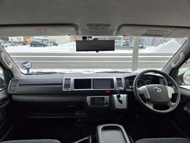 ハイエース2.7 GL ロング ミドルルーフ 4WD　寒冷地仕様　10人乗り　リアヒーター&クーラー　プッシュスタート　スマートキー　横滑り防止　オートライト　バックカメラ　純正ナビ　ワンセグTV　Bluetooth　CD/DVD　FM/AM　電動格納ミラー　ETC 2700