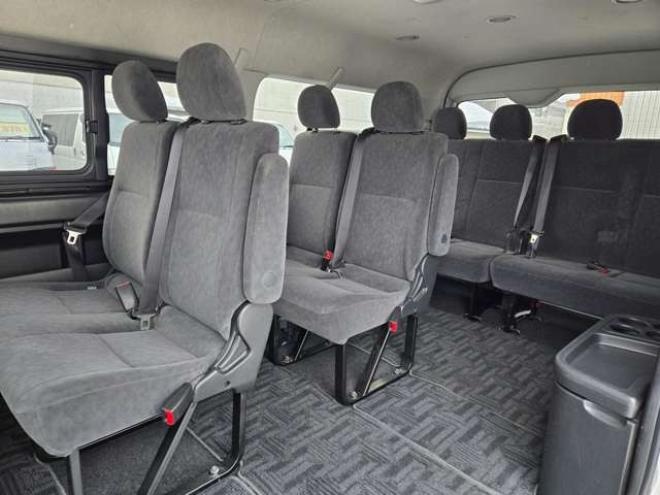 ハイエース2.7 GL ロング ミドルルーフ 4WD　寒冷地仕様　10人乗り　リアヒーター&クーラー　プッシュスタート　スマートキー　横滑り防止　オートライト　バックカメラ　純正ナビ　ワンセグTV　Bluetooth　CD/DVD　FM/AM　電動格納ミラー　ETC 2700