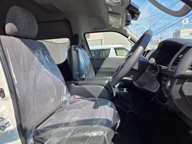 ハイエース2.7 グランドキャビン 4WD　寒冷地　10人乗り　スーパーロング　ワイドボディ　ハイルーフ　プッシュスタート　スマキー　パワスラ　リアヒーター&クーラー　ステアリングスイッチ　車線逸脱防止　衝突被害軽減　横滑り防止　電動格納ミラー 2700