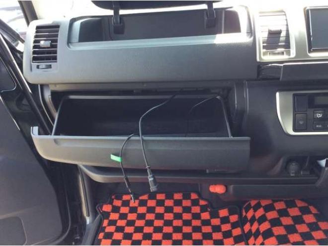 ハイエースバン2.8 スーパーGL ロング ディーゼルターボ 4WD　寒冷地仕様　リアヒーター&リアクーラー　プッシュスタート　スマートキー　ステアリングスイッチ　ベッドキッド　LEDヘッドライト　ドライブレコーダー　メモリナビ　ワンセグTV　バックカメラ　電動格納ミラー 2800