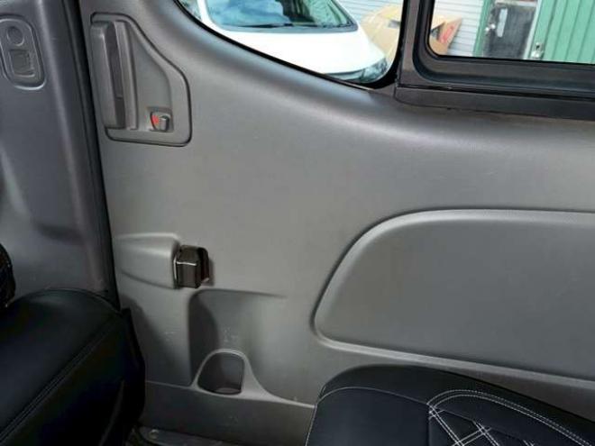 キャラバンNV350 2.5 プレミアムGX ロングボディ ディーゼルターボ 4WD　ナビ　バックカメラ　ETC　パワステ　パワーウィンドウ　キーレスエントリー　エアコン　盗難防止装置　両側スライドドア　フロントフォグランプ 2500