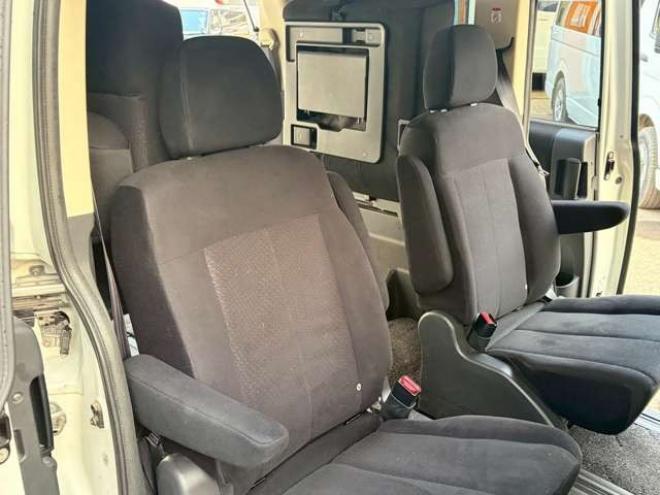 デリカD：5 2.2 D パワーパッケージ ディーゼルターボ 4WD　両側電動スライドドア　電動リアゲート　社外ナビ　社外アルミ　バックカメラ　エアコン　ETC　キーレスエントリー　シートヒーター　寒冷地仕様　パワステ　パワーウィンドウ　クルーズコントロール　3列シート 2300