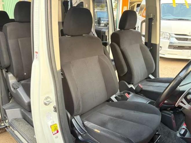 デリカD：5 2.2 D パワーパッケージ ディーゼルターボ 4WD　両側電動スライドドア　電動リアゲート　社外ナビ　社外アルミ　バックカメラ　エアコン　ETC　キーレスエントリー　シートヒーター　寒冷地仕様　パワステ　パワーウィンドウ　クルーズコントロール　3列シート 2300