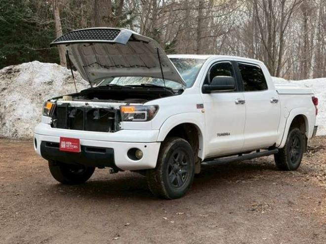 タンドラクルーマックス SR5 5.7 V8 4WD　 正規輸入車 5700