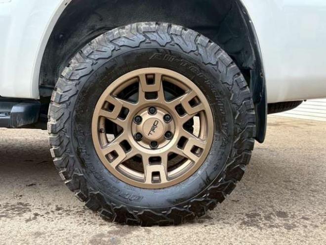 ハイラックスサーフ2.7 SSR-X リミテッド 4WD　TVナビ　パワステ　パワーウィンドウ　キーレスエントリー　LEDヘッドライト　フォグランプ　リフトアップ　アルミホイール　ルーフレール　寒冷地仕様　ABS　バックカメラ　盗難防止装置　エアコン 2700