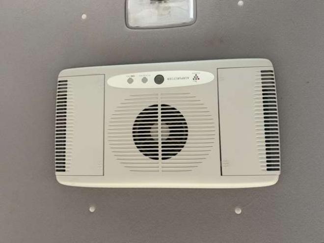 ハイラックスサーフ2.7 SSR-X リミテッド 4WD　TVナビ　パワステ　パワーウィンドウ　キーレスエントリー　LEDヘッドライト　フォグランプ　リフトアップ　アルミホイール　ルーフレール　寒冷地仕様　ABS　バックカメラ　盗難防止装置　エアコン 2700