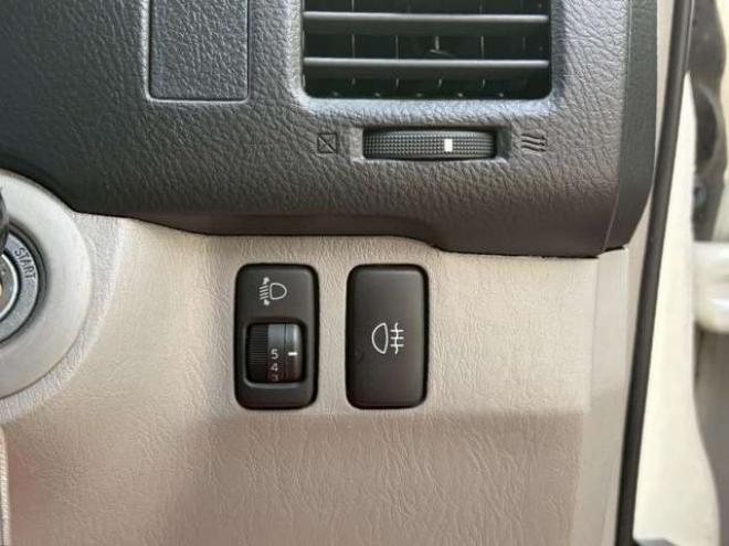 ハイラックスサーフ2.7 SSR-X リミテッド 4WD　TVナビ　パワステ　パワーウィンドウ　キーレスエントリー　LEDヘッドライト　フォグランプ　リフトアップ　アルミホイール　ルーフレール　寒冷地仕様　ABS　バックカメラ　盗難防止装置　エアコン 2700