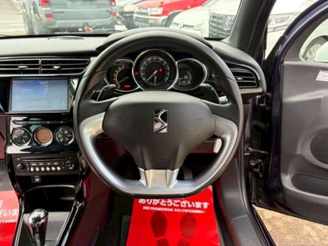 シトロエンDS3 シック　ETC　エアコン・クーラー　パワステ　パワーウィンドウ　キーレス　ABS 運転席エアバッグ　助手席エアバッグ　サイドエアバッグ　横滑り防止装置　社外ナビ　MTモード付 正規輸入車 2WD 1200