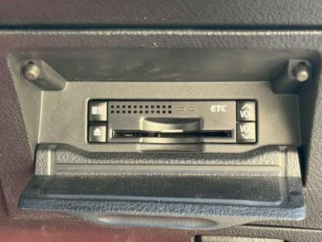 マークXジオ2.4 240G 4WD　6人乗り　3列シート　パワステ　パワーウィンドウ　純正ナビ　キーレスエントリー　ETC　バックカメラ　ABS　盗難防止装置　エアコン　電動シート　横滑り防止装置　アルミホイール 2400