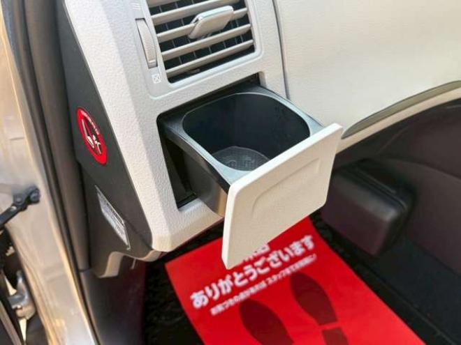 マークXジオ2.4 240G 4WD　6人乗り　3列シート　パワステ　パワーウィンドウ　純正ナビ　キーレスエントリー　ETC　バックカメラ　ABS　盗難防止装置　エアコン　電動シート　横滑り防止装置　アルミホイール 2400