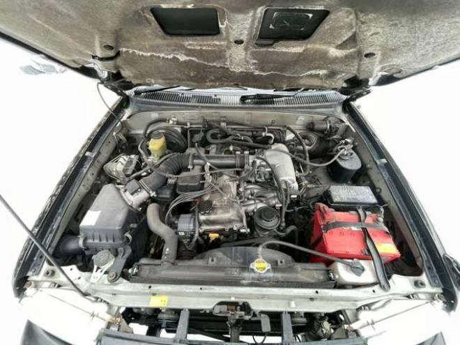 ハイラックスサーフ2.7 SSR-G 4WD　パワステ　パワーウィンドウ　キーレス　エアコン　ABS　ルーフレール　アルミホイール　寒冷地仕様　CD 2700