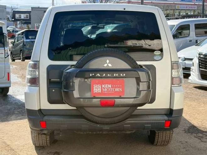 パジェロ3.0 ロング リミテッド エディション 4WD　ワンオーナー　社外ナビ　バックカメラ　純正アルミホイール　エアコン　エンジンスターター　ETC　記録簿　キーレスエントリー　パワステ　パワーウィンドウ　3列シート　エアコン　寒冷地仕様　盗難防止装置 3000