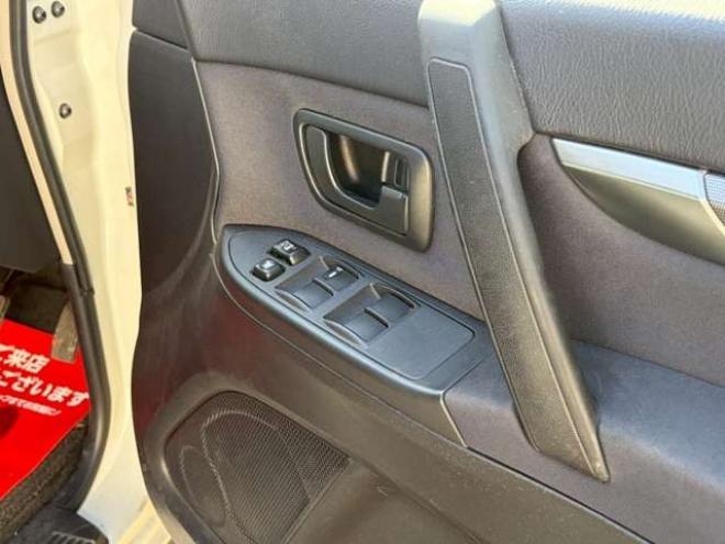 パジェロ3.0 ロング リミテッド エディション 4WD　ワンオーナー　社外ナビ　バックカメラ　純正アルミホイール　エアコン　エンジンスターター　ETC　記録簿　キーレスエントリー　パワステ　パワーウィンドウ　3列シート　エアコン　寒冷地仕様　盗難防止装置 3000