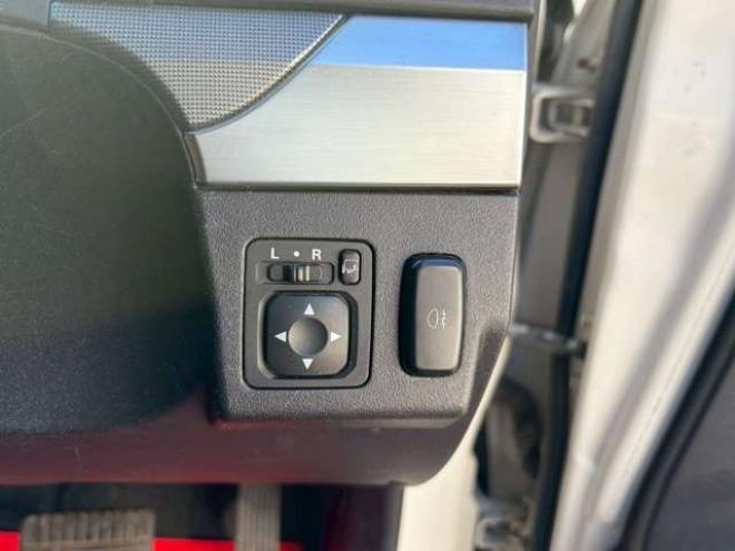 パジェロ3.0 ロング リミテッド エディション 4WD　ワンオーナー　社外ナビ　バックカメラ　純正アルミホイール　エアコン　エンジンスターター　ETC　記録簿　キーレスエントリー　パワステ　パワーウィンドウ　3列シート　エアコン　寒冷地仕様　盗難防止装置 3000