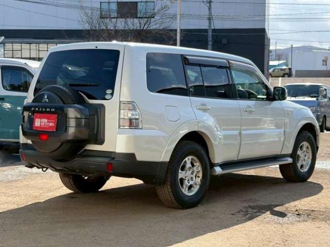 パジェロ3.0 ロング リミテッド エディション 4WD　ワンオーナー　社外ナビ　バックカメラ　純正アルミホイール　エアコン　エンジンスターター　ETC　記録簿　キーレスエントリー　パワステ　パワーウィンドウ　3列シート　エアコン　寒冷地仕様　盗難防止装置 3000