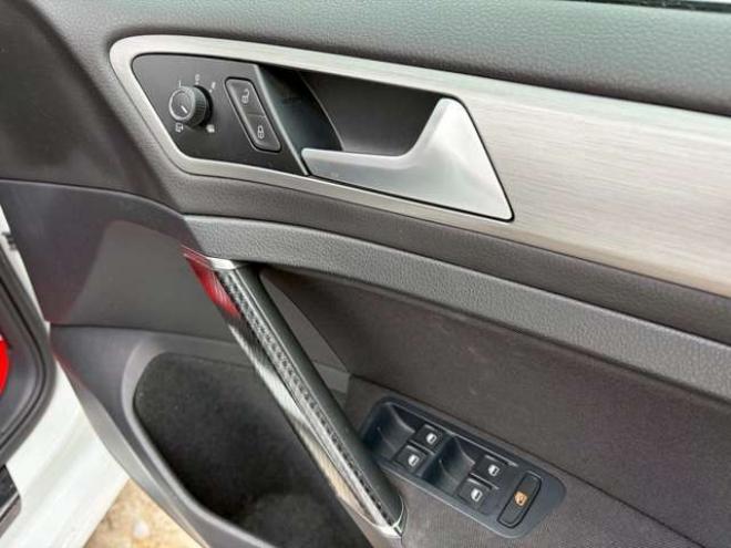 ゴルフTSI コンフォートライン　地デジナビ　バックカメラ　純正アルミホイール　パワステ　パワーウィンドウ　ABS　キーレスエントリー　ETC　クルーズコントロール　横滑り防止装置　エアコン　盗難防止装置　CD　アイドリングストップ 正規輸入車 2WD 1200