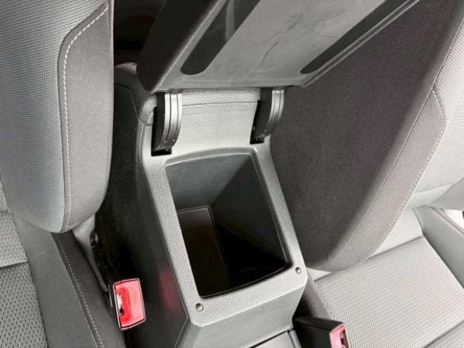 ゴルフTSI コンフォートライン　地デジナビ　バックカメラ　純正アルミホイール　パワステ　パワーウィンドウ　ABS　キーレスエントリー　ETC　クルーズコントロール　横滑り防止装置　エアコン　盗難防止装置　CD　アイドリングストップ 正規輸入車 2WD 1200