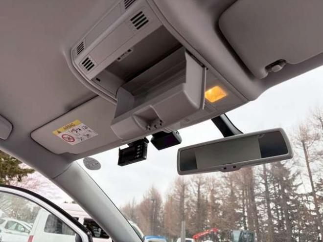 ゴルフTSI コンフォートライン　地デジナビ　バックカメラ　純正アルミホイール　パワステ　パワーウィンドウ　ABS　キーレスエントリー　ETC　クルーズコントロール　横滑り防止装置　エアコン　盗難防止装置　CD　アイドリングストップ 正規輸入車 2WD 1200