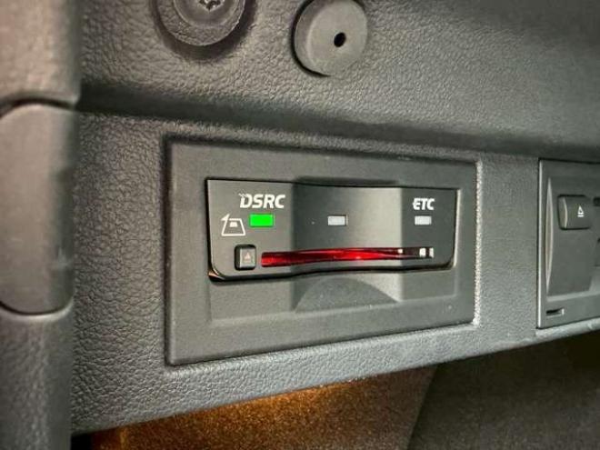 ゴルフTSI コンフォートライン　地デジナビ　バックカメラ　純正アルミホイール　パワステ　パワーウィンドウ　ABS　キーレスエントリー　ETC　クルーズコントロール　横滑り防止装置　エアコン　盗難防止装置　CD　アイドリングストップ 正規輸入車 2WD 1200