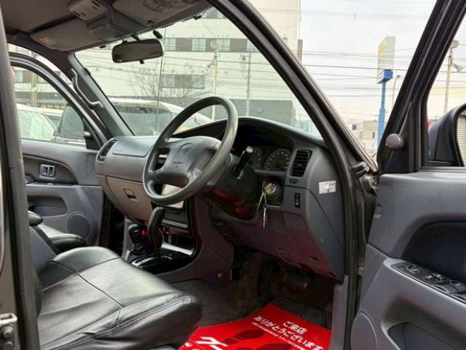 ハイラックスサーフ2.7 SSR-X Vセレクション 4WD　社外ナビ　バックカメラ　社外アルミホイール　エアコン　リフトアップ　パワステ　パワーウィンドウ　キーレスエントリー　ETC　ABS　ルーフレール 2700