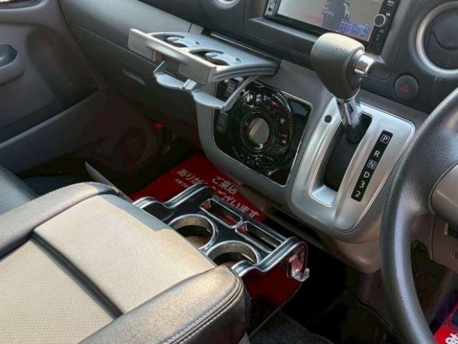 キャラバンNV350 2.5 プレミアムGX ロングボディ ディーゼルターボ 4WD　ヒッチメンバー　エンジンスターター　パワステ　パワーウィンドウ　純正ナビ　バックカメラ　ETC　社外アルミホイール　ABS　キーレスエントリー　ドライブレコーダー 2500