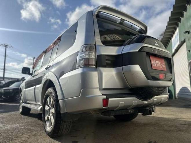 パジェロ3.2 ロング エクシード ディーゼルターボ 4WD　クルーズコントロール　パワステ　パワーウィンドウ　ABS　純正ナビ　バックカメラ　横滑り防止装置　盗難防止装置　純正アルミホイール 3200