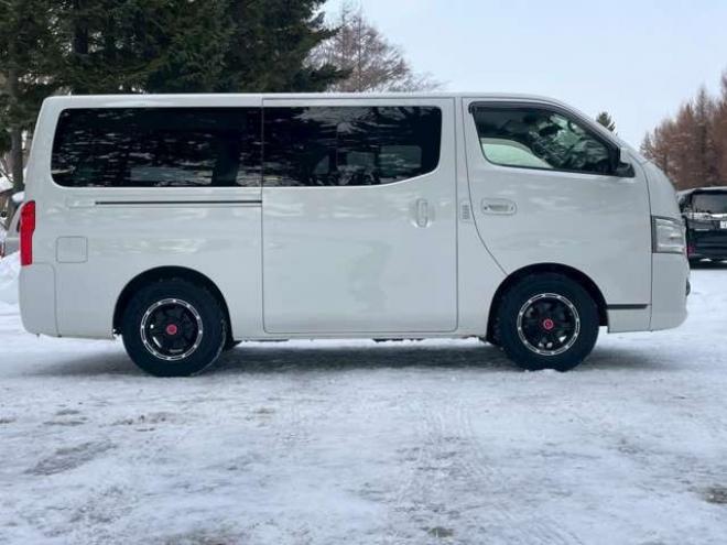キャラバンNV350 2.5 プレミアムGX ロングボディ ディーゼルターボ 4WD　ベッドキット　スマートキー　キーレスエントリー　パワステ　パワーウィンドウ　ABS　ETC　エアコン　盗難防止装置　両側スライドドア 2500