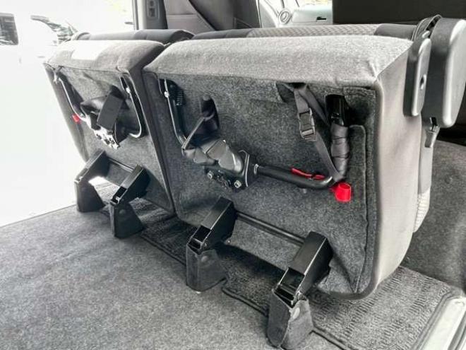 キャラバンNV350 2.5 プレミアムGX ロングボディ ディーゼルターボ 4WD　ベッドキット　スマートキー　キーレスエントリー　パワステ　パワーウィンドウ　ABS　ETC　エアコン　盗難防止装置　両側スライドドア 2500