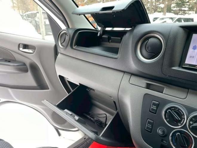 キャラバンNV350 2.5 プレミアムGX ロングボディ ディーゼルターボ 4WD　ベッドキット　スマートキー　キーレスエントリー　パワステ　パワーウィンドウ　ABS　ETC　エアコン　盗難防止装置　両側スライドドア 2500