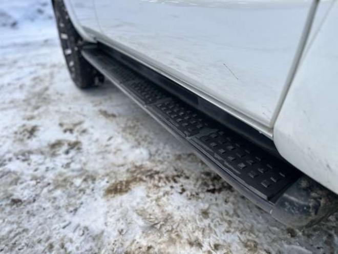 ハイラックスサーフ2.7 SSR-G 4WD　禁煙車　パワステ　パワーウィンドウ　ETC　社外ナビ　バックカメラ　キーレスエントリー　リフトアップ　エンジンスターター　寒冷地仕様　ABS　エアコン　盗難防止装置　社外アルミホイール 2700