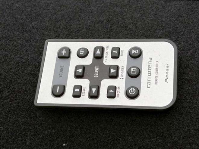 ハイラックスサーフ3.0 SSR-G ワイドボディ ディーゼルターボ 4WD　リフトアップ　全塗装済ベージュ　アルミホイール　メッキバンパー　サンルーフ　ETC　パワステ　パワーウィンドウ　ABS　キーレスエントリー　エアコン　寒冷地仕様 3000