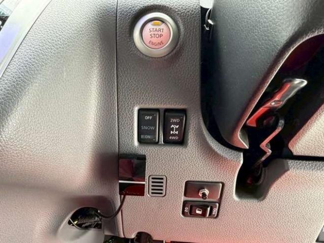 キャラバンNV350 2.5 プレミアムGX ロングボディ ディーゼルターボ 4WD　ベッドキット　カーテン　フロントスポイラー　グリルカバー　ルーフスポイラー　リアヒーター　社外ナビ　左側電動スライドドア　社外アルミホイール　ETC　バックカメラ　パワステ　パワーウィンドウ　キーレス 2500